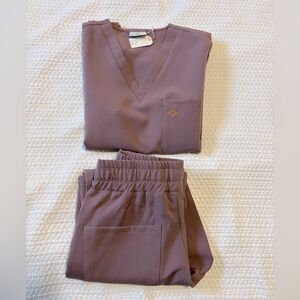 Women's Short Sleeve V-Neck Top - Mauve